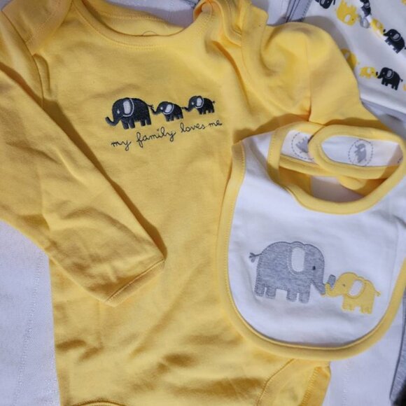 Gymboree NWT Lot 2 blankets pants, bib, onesie. 1 outlet blanket others retail. - Picture 2 of 6